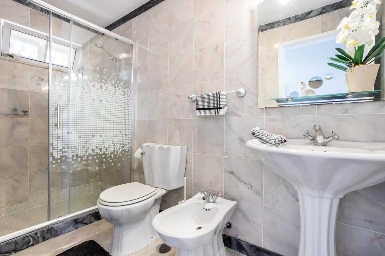 Newly Renovated 2 Bedroom Townhouse - Close To Salema Beach Kültér fotó